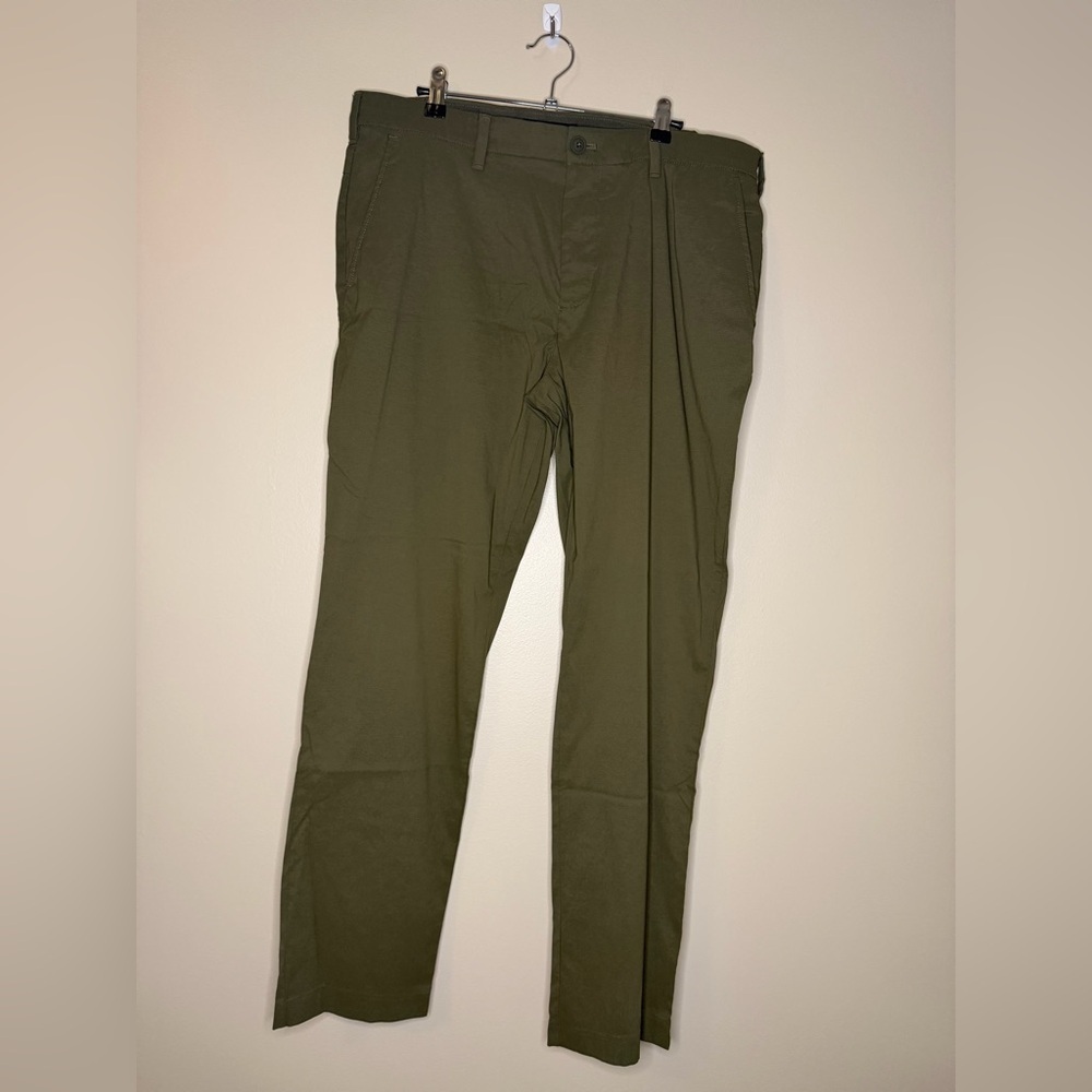 Tommy Hilfiger Men's Khaki Chinos